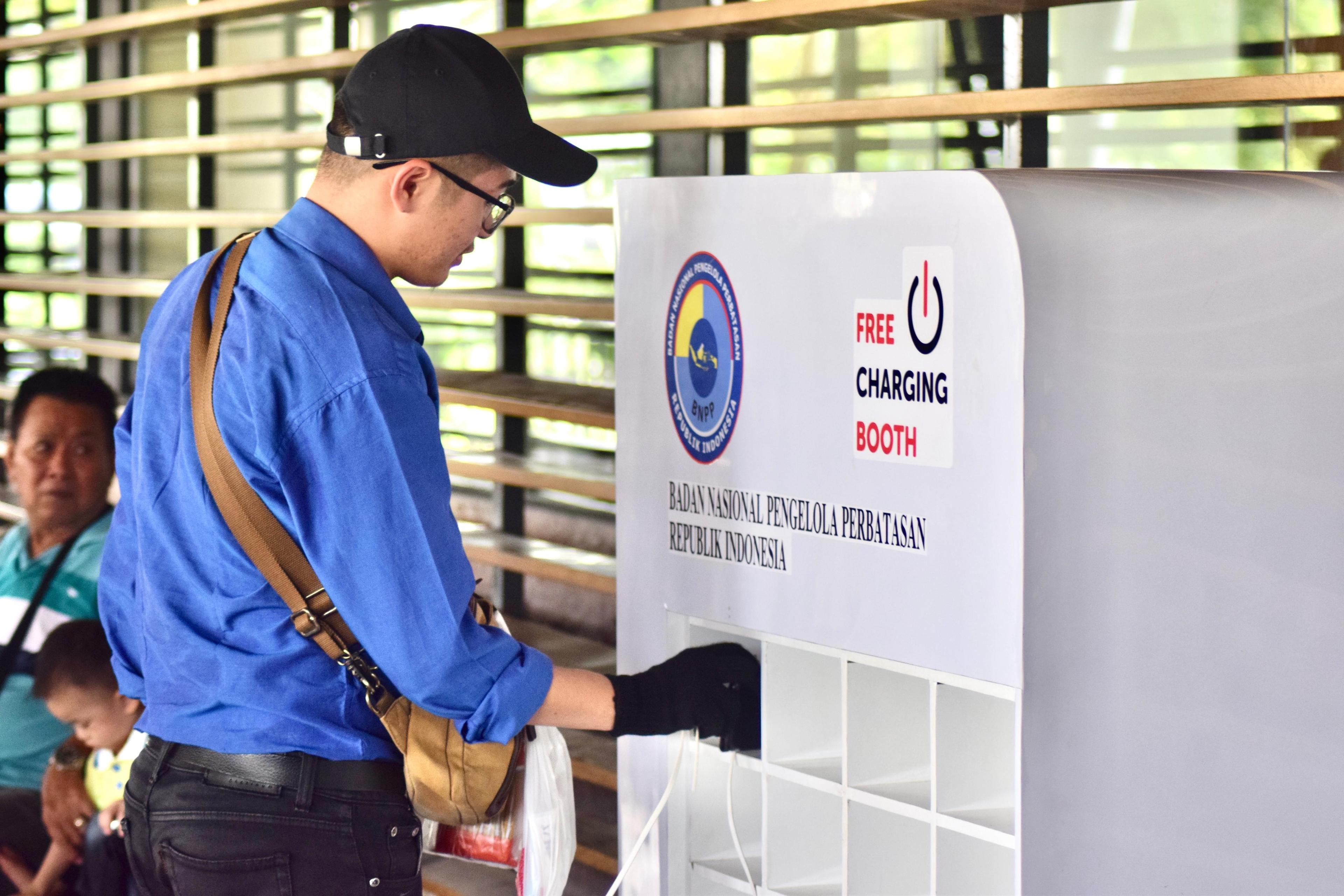 PLBN Aruk Sediakan Free Charging Booth untuk Para Pelintas