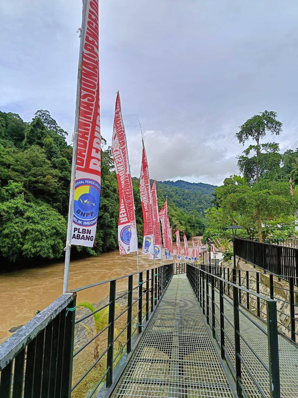 Merah Putih Sambut HUT ke-80 RI di PLBN Labang