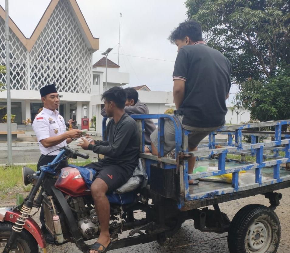 Ramadan Penuh Makna, PLBN Serasan Santuni Anak Yatim Hingga Berbagi Takjil untuk Berbuka Puasa