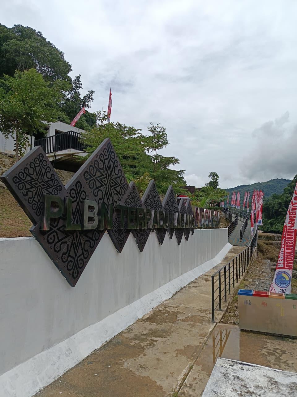Merah Putih Sambut HUT ke-80 RI di PLBN Labang