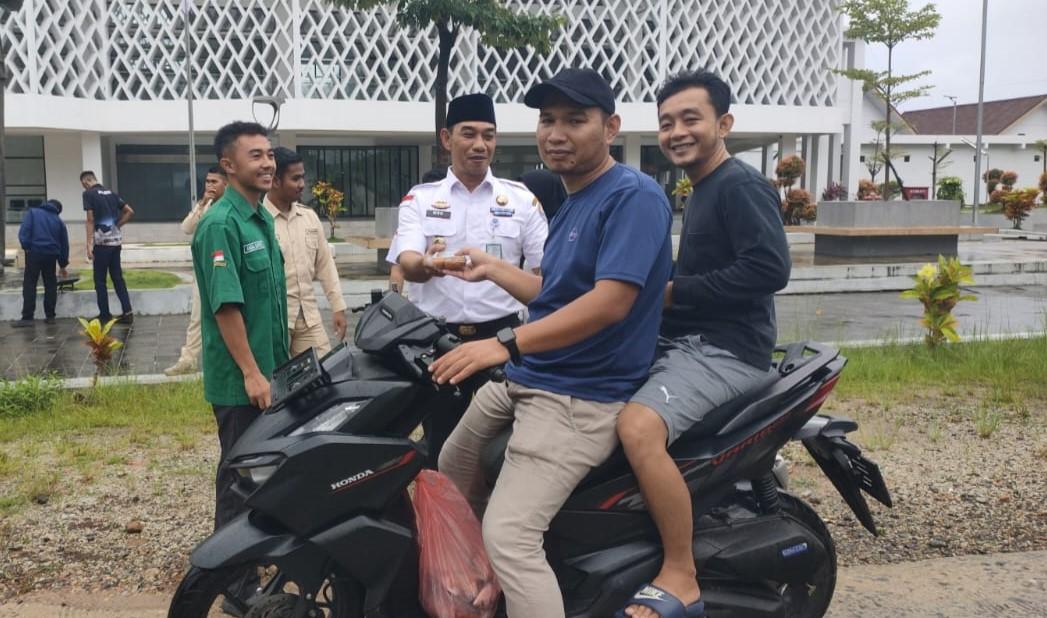 Ramadan Penuh Makna, PLBN Serasan Santuni Anak Yatim Hingga Berbagi Takjil untuk Berbuka Puasa