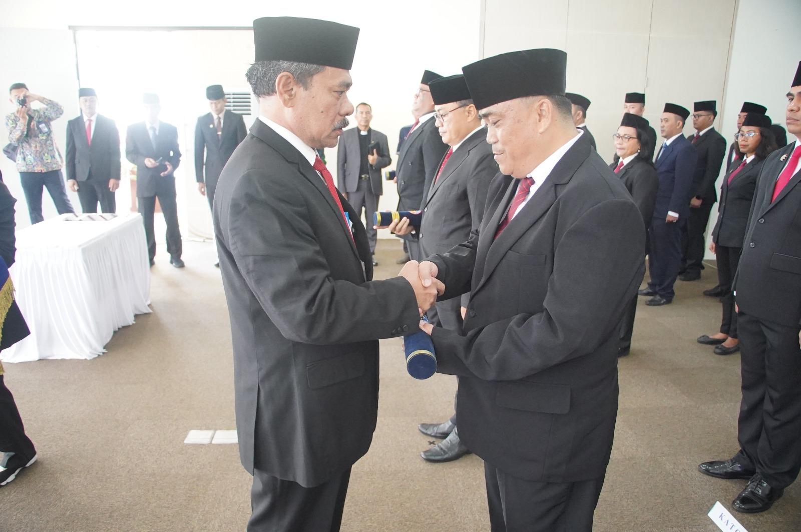 Plh. Sekretaris BNPP Wakili Menteri Tito Lantik Kepala PLBN se-Kalimantan dan Kepri