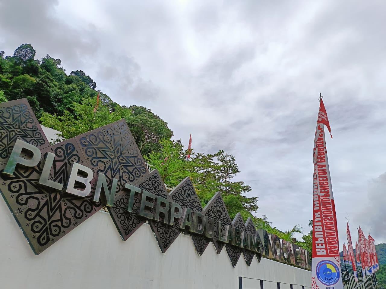 Merah Putih Sambut HUT ke-80 RI di PLBN Labang