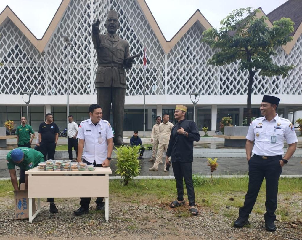 Ramadan Penuh Makna, PLBN Serasan Santuni Anak Yatim Hingga Berbagi Takjil untuk Berbuka Puasa