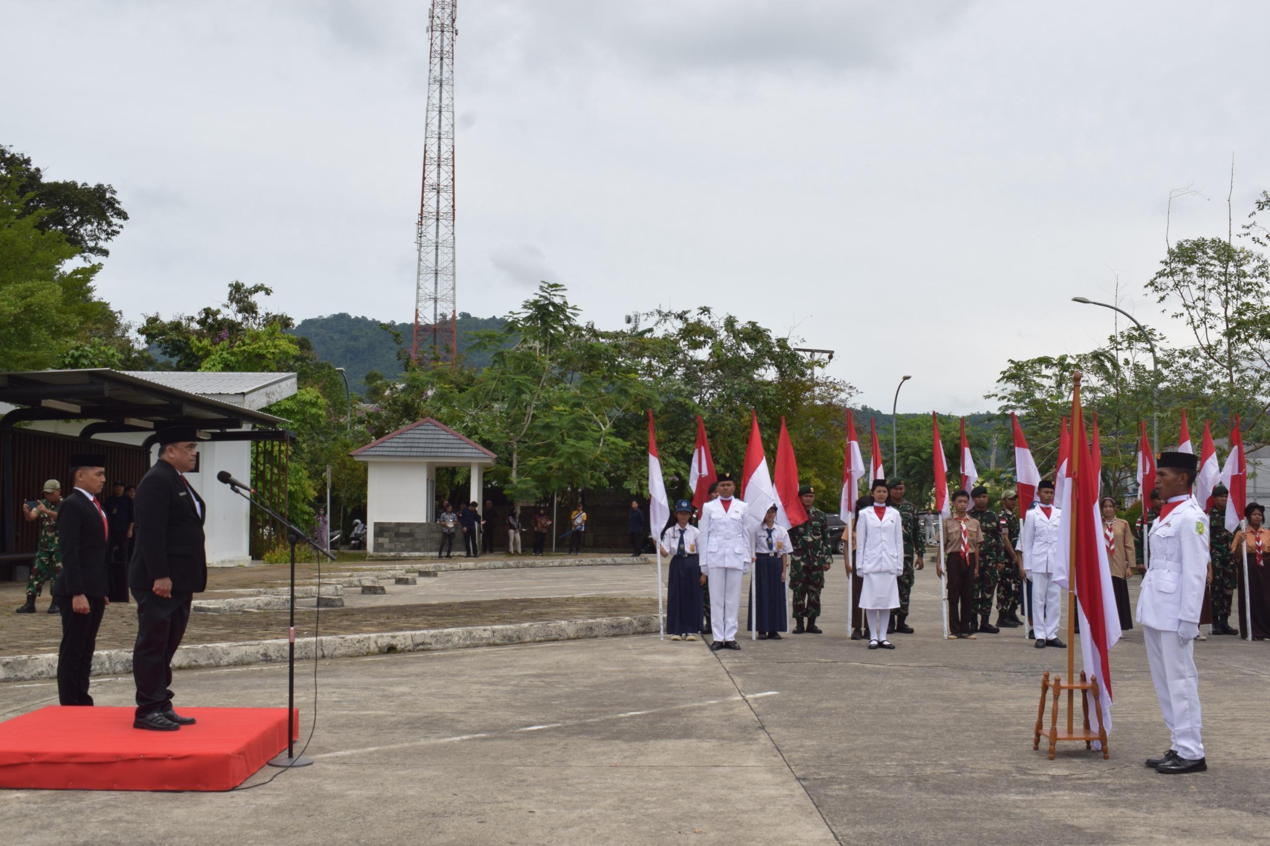 Kepala PLBN Aruk Kukuhkan Paskibraka Kecamatan Sajingan Besar