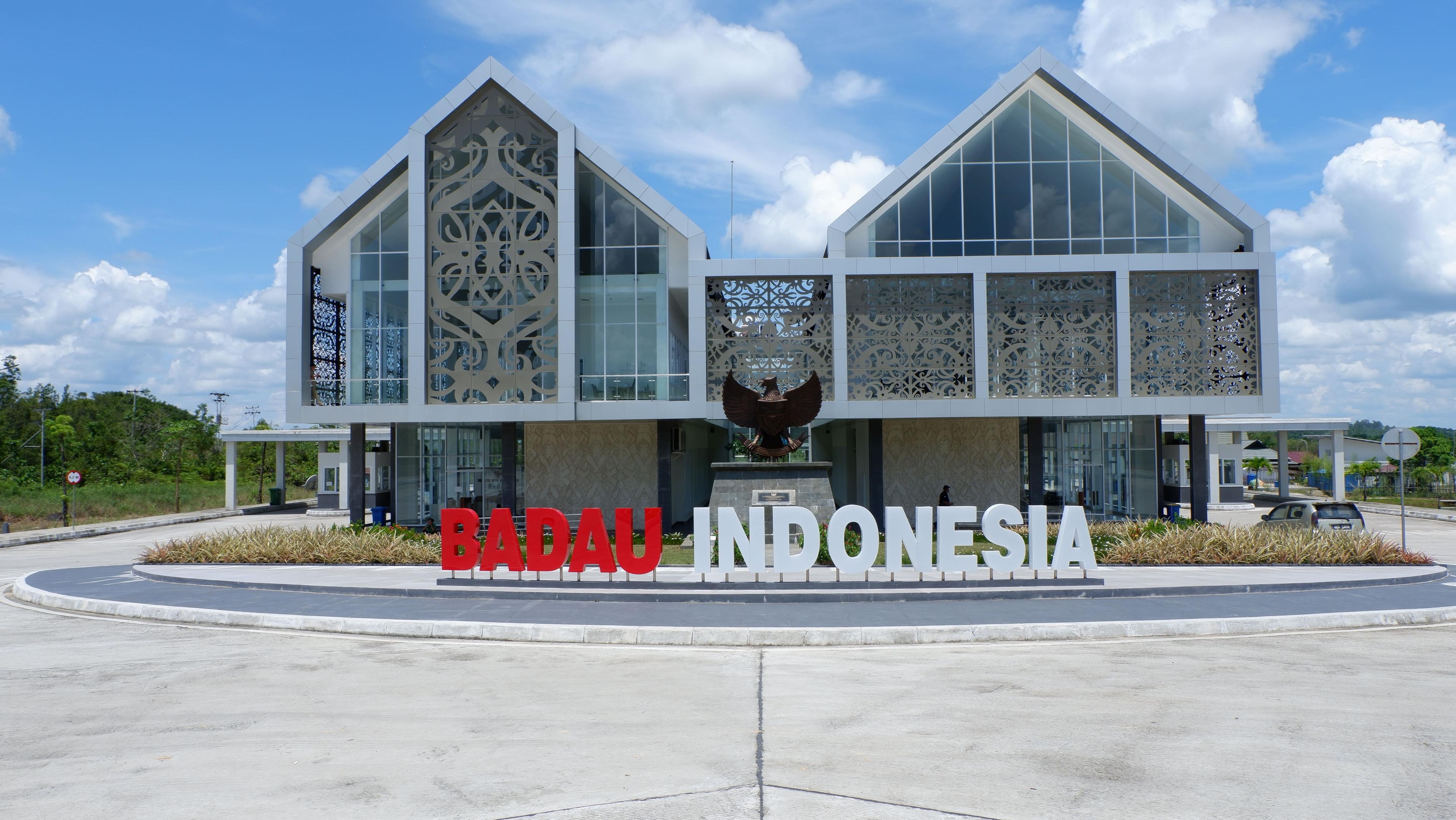 Bertetangga Beda Bendera: Harmoni Nanga Badau dan Lubok Antu dalam Bayang Perbatasan
