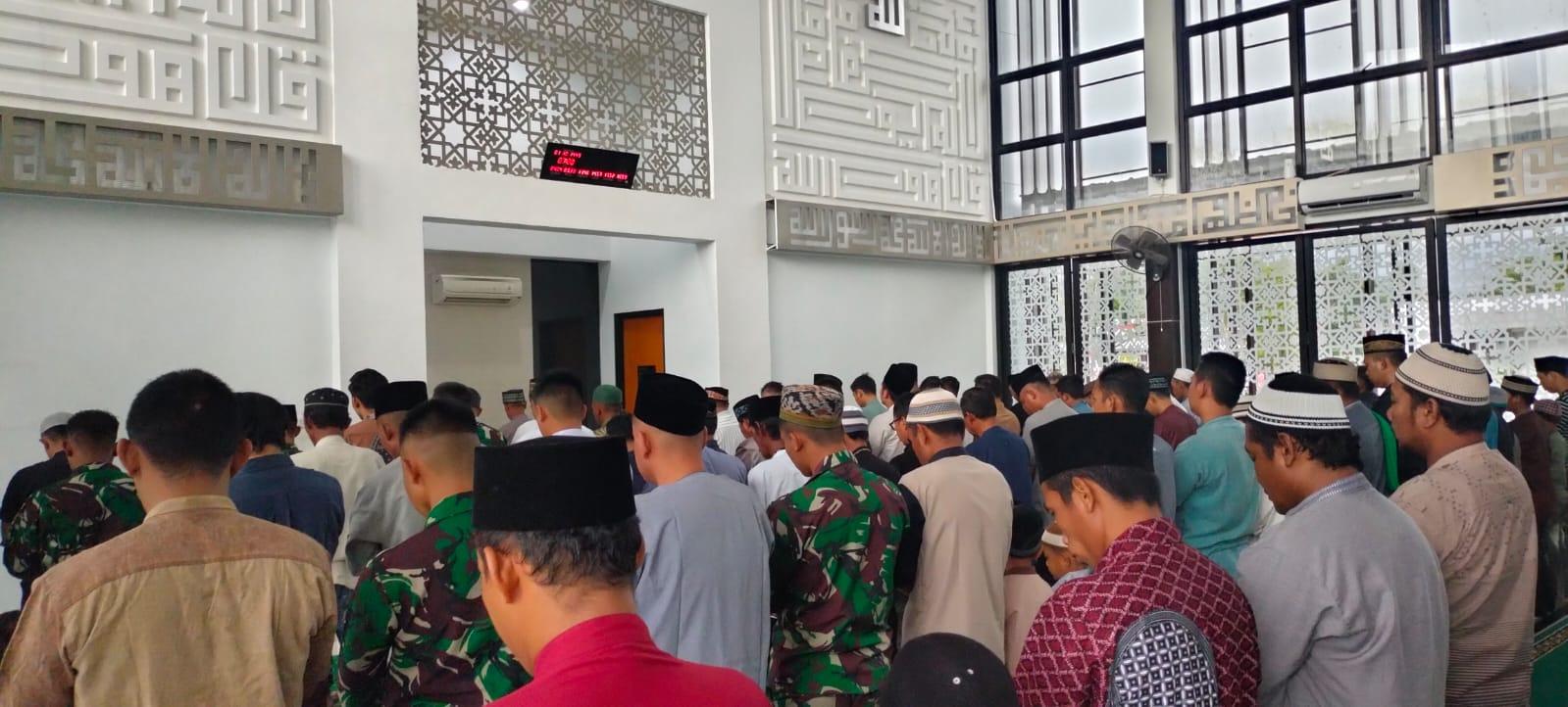 Khidmatnya Salat Idulfitri di Masjid Jami Nur Huda, Masjid PLBN Aruk Perbatasan Indonesia - Malaysia 