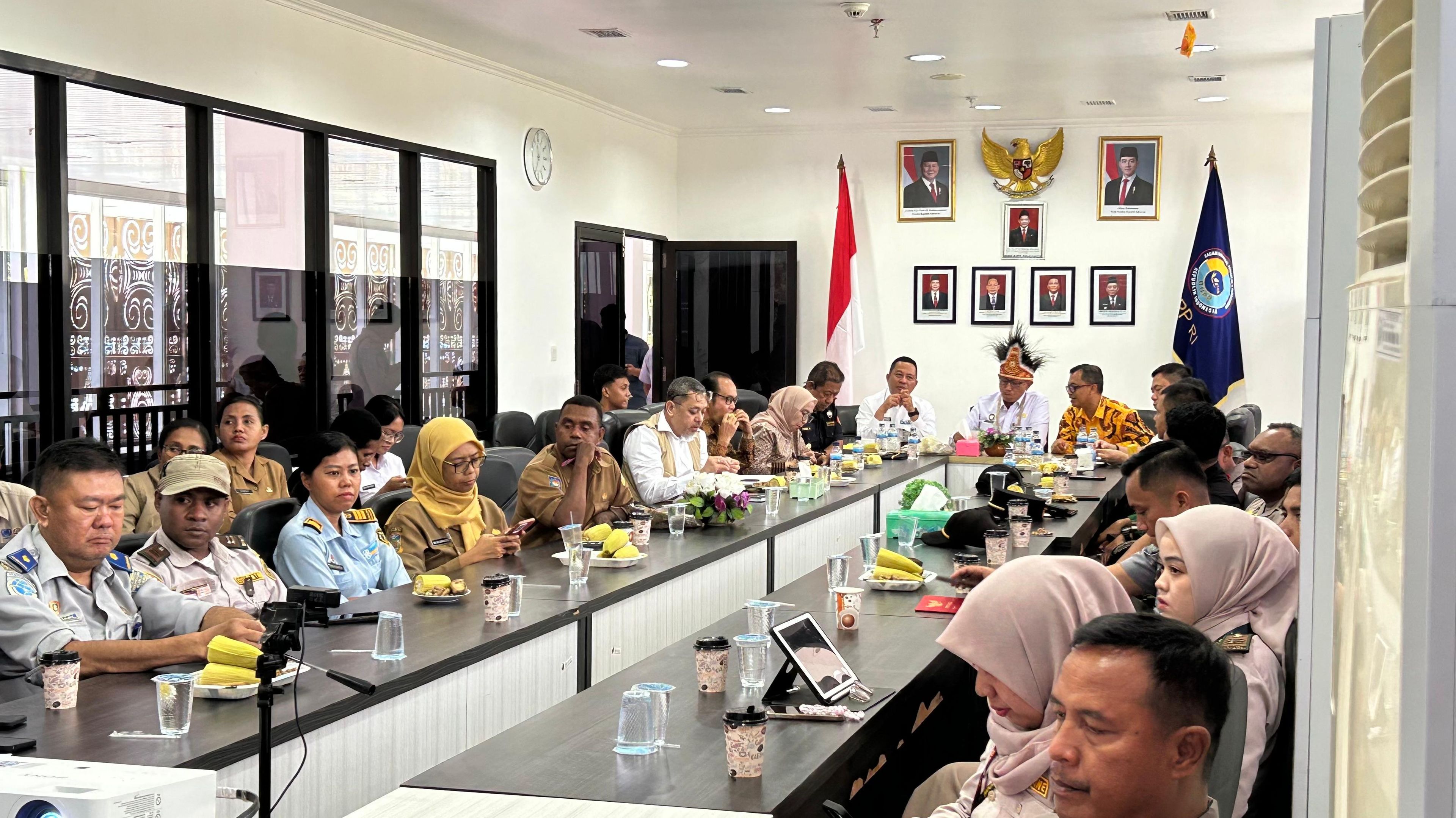 Deputi Politik Luar Negeri Kemenko Polkam Kunjungi PLBN Skouw, Perkuat Kerja Sama Perbatasan RI-PNG