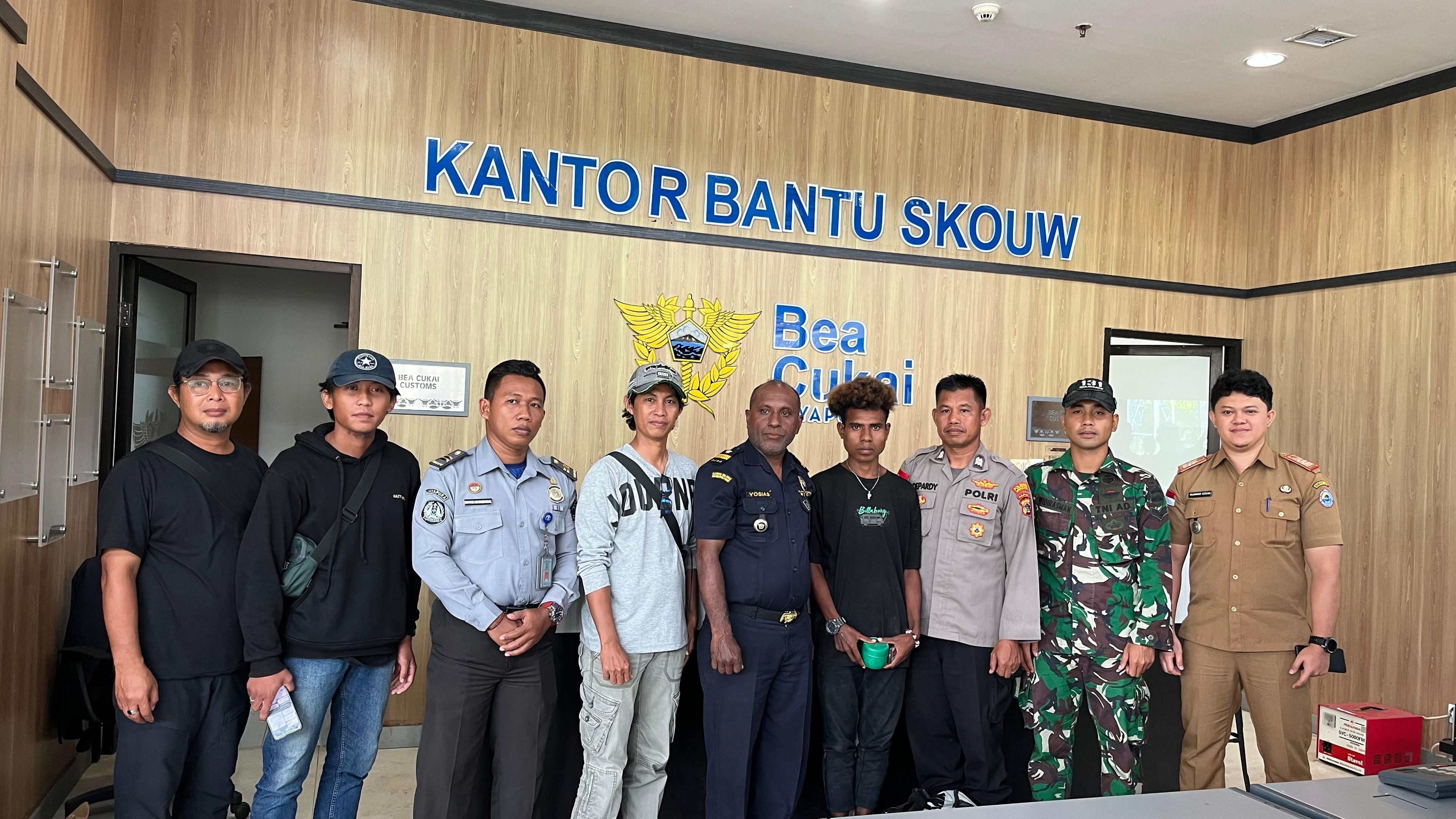 PLBN Skouw Berhasil Amankan Pemuda Pembawa Bibit Ganja dari PNG