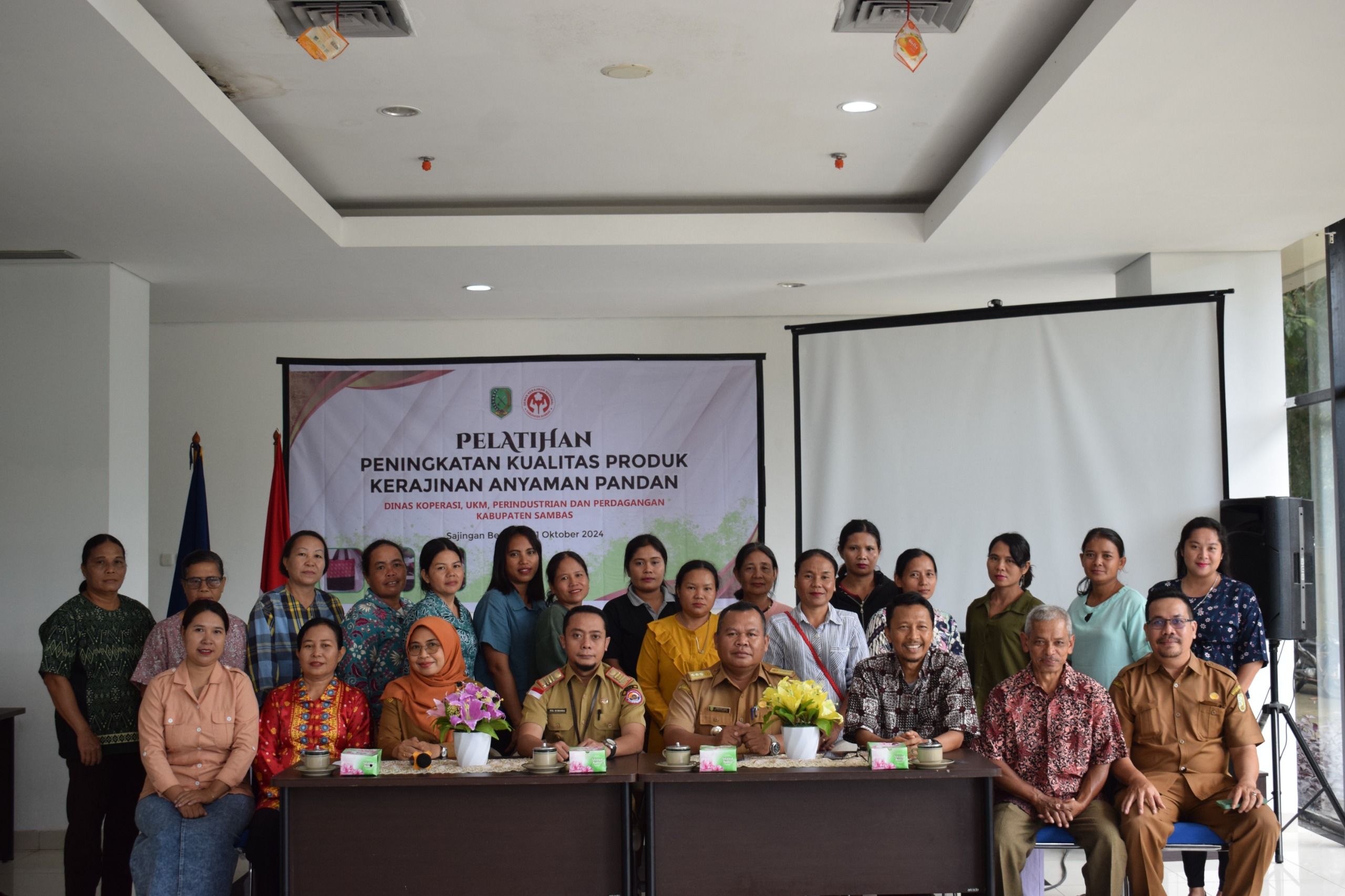 PLBN Aruk Fasilitasi Giat Pelatihan Kerajinan Anyaman Pandan Kepada Para Pengrajin di Perbatasan Negara