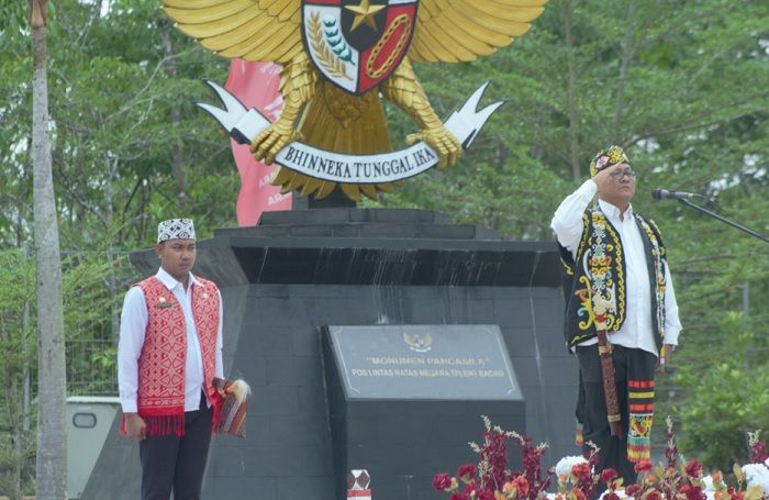 Deputi Polhukam Setkab Pimpin Upacara HUT ke-79 RI di PLBN Badau