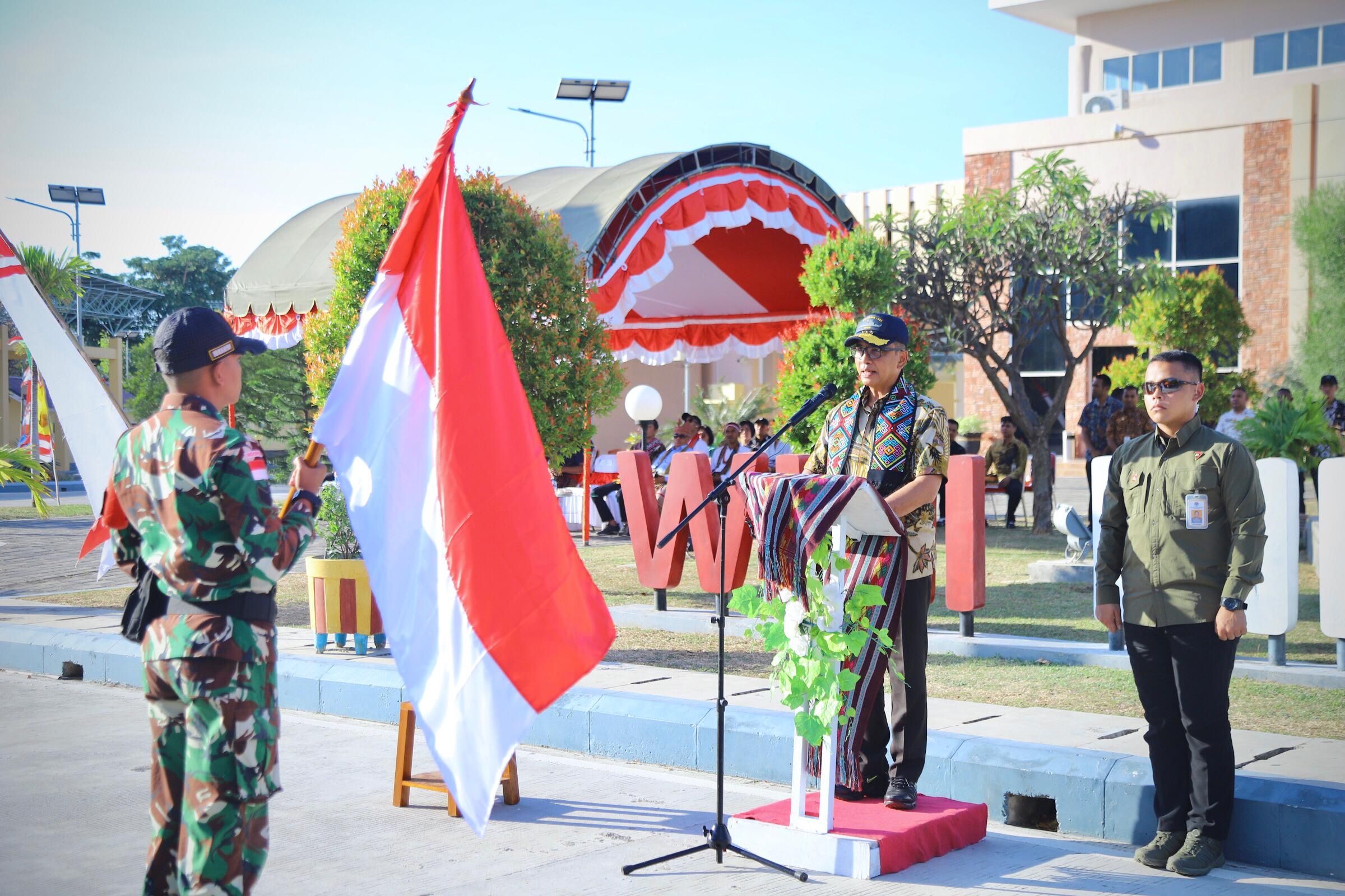 Sekretaris BNPP RI Lepas Kirab Bendera dan Karnaval Budaya di PLBN Wini