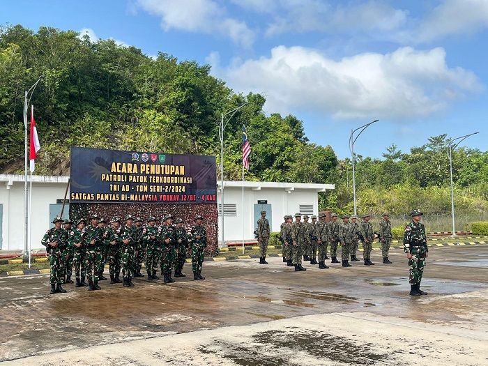 Upacara Penutupan Patkor Seri-2 Satgas Pamtas Yonkav 12/BC RI-Malaysia Digelar di PLBN Jagoi Babang