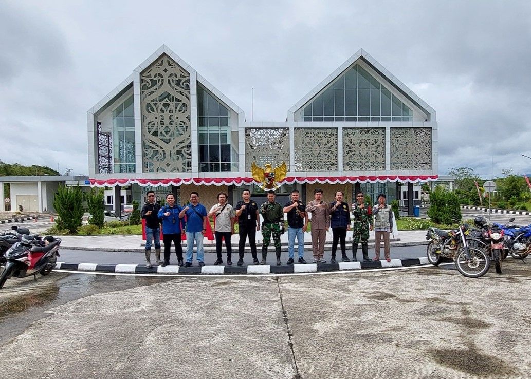 Kolaborasi Bersama CIQ PLBN Badau, Satgas Pamtas RI-MLY Gelar Patroli Gabungan di Kawasan Perbatasan