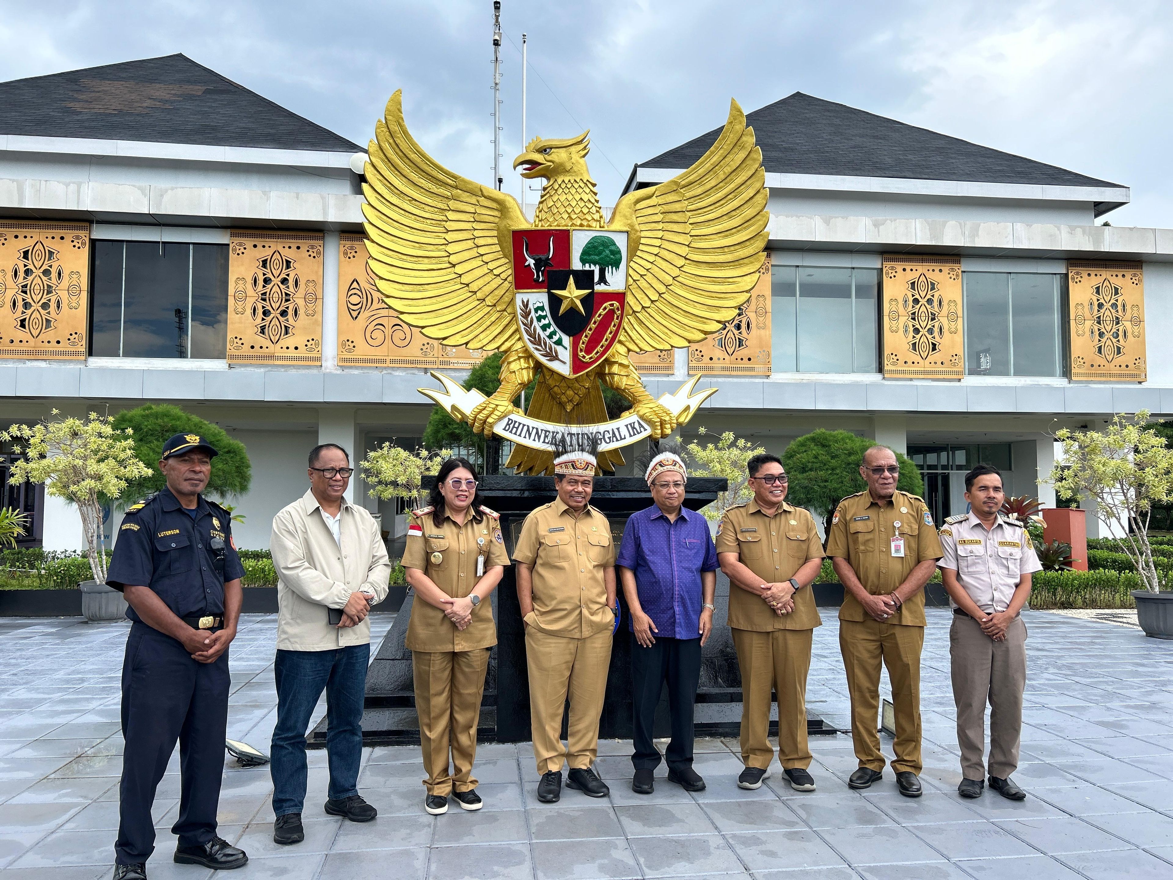 Kunjungi PLBN Skouw, Warek IPDN dan Plh Dirjen Bina Keuda Kemendagri Cek Aktivitas di Lintas Batas