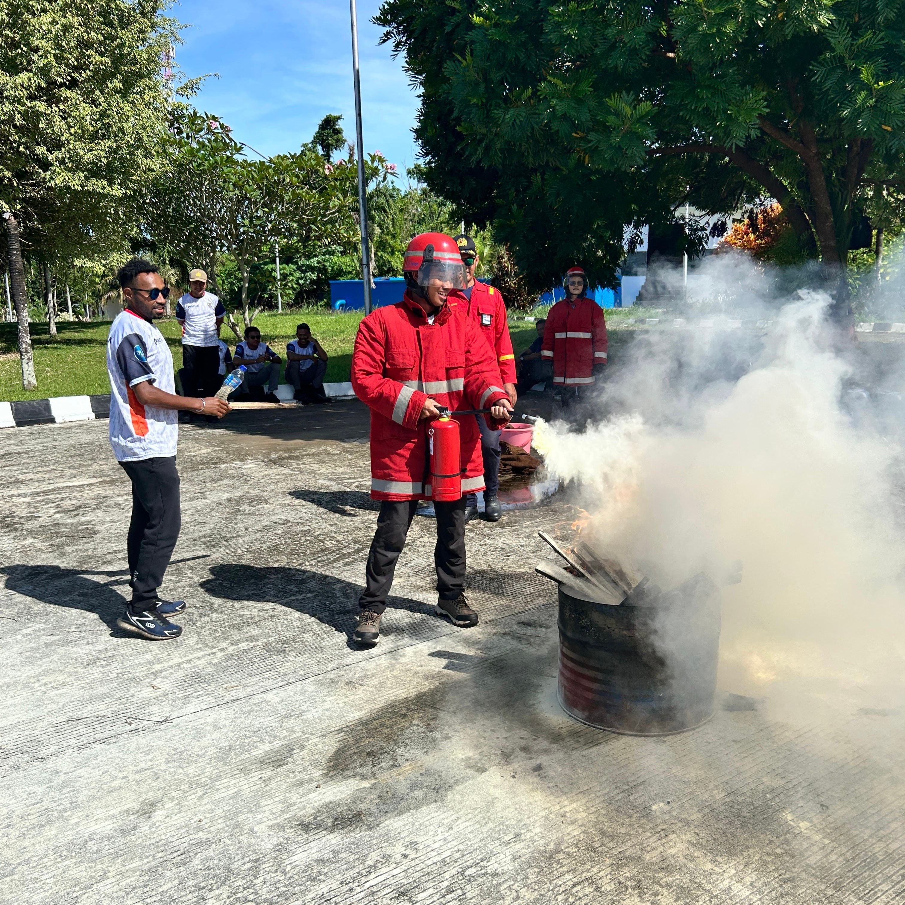 PLBN Skouw Tingkatkan Kesiapsiagaan, Sukses Gelar Diklat Pencegahan Kebakaran Bersama Politeknik Penerbangan Jayapura