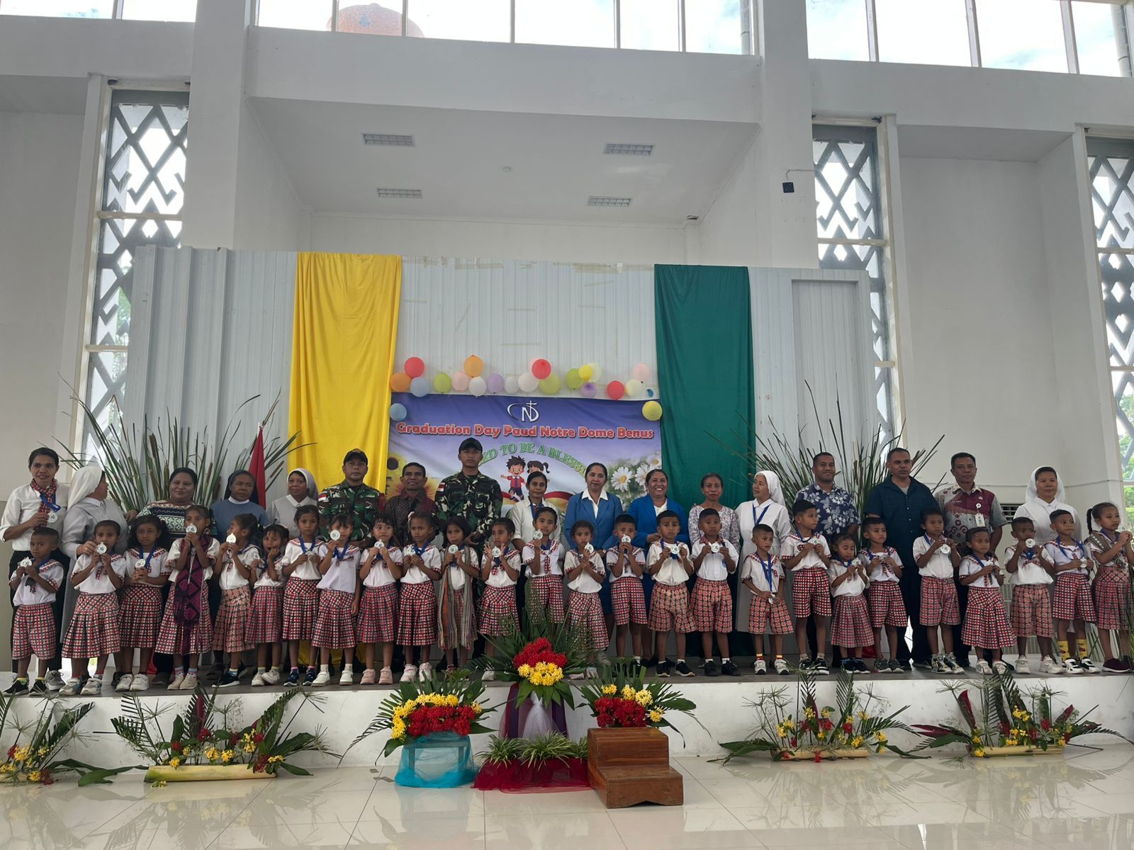 Ceria dan Haru Lepas Wisuda PAUD di PLBN Wini, Anak-anak dan Orang Tua Menari Tebe Bersama