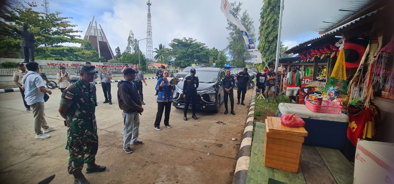 Kepala PLBN Skouw di Papua Pimpin Penutupan Jalur Tikus dan Penertiban Lapak Liar Pedagang